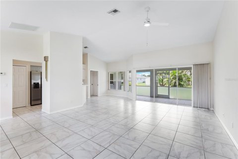 House in Cape Coral, Florida 3 bedrooms, 142.23 sq.m. № 1815046 - photo 3