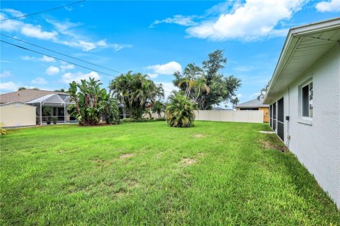 House in Cape Coral, Florida 3 bedrooms, 142.23 sq.m. № 1815046 - photo 27