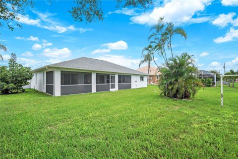 House in Cape Coral, Florida 3 bedrooms, 142.23 sq.m. № 1815046 - photo 26