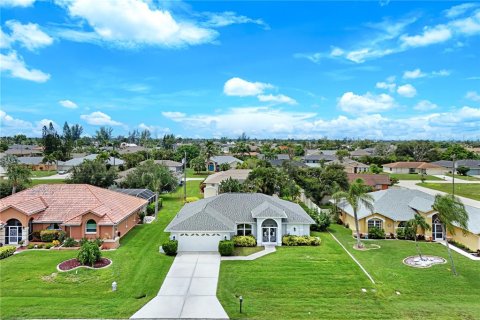 House in Cape Coral, Florida 3 bedrooms, 142.23 sq.m. № 1815046 - photo 22