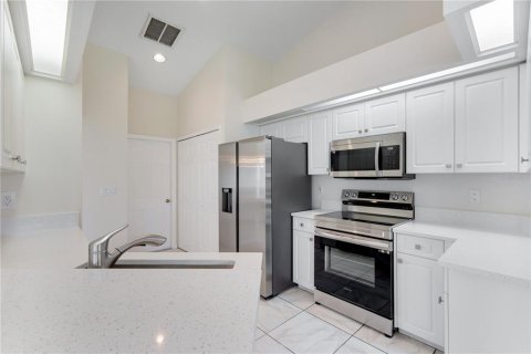 House in Cape Coral, Florida 3 bedrooms, 142.23 sq.m. № 1815046 - photo 6