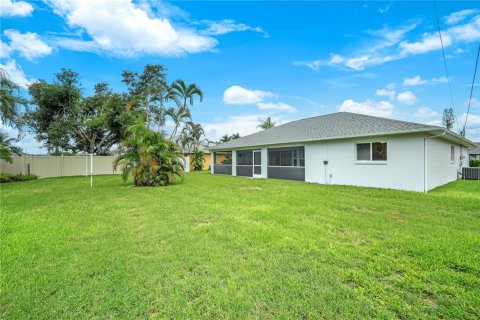 House in Cape Coral, Florida 3 bedrooms, 142.23 sq.m. № 1815046 - photo 28