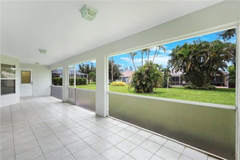 House in Cape Coral, Florida 3 bedrooms, 142.23 sq.m. № 1815046 - photo 21