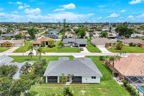 House in Cape Coral, Florida 3 bedrooms, 142.23 sq.m. № 1815046 - photo 30