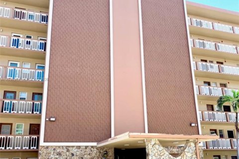 Condo à Hallandale Beach, Floride, 2 chambres  № 2348990
