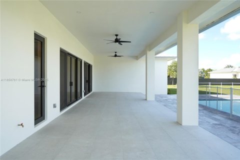 House in Homestead, Florida 5 bedrooms, 371.61 sq.m. № 1887610 - photo 27