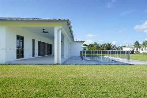 House in Homestead, Florida 5 bedrooms, 371.61 sq.m. № 1887610 - photo 25