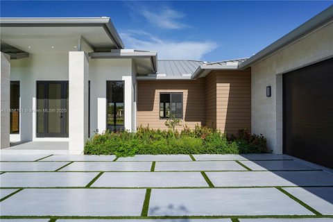 House in Homestead, Florida 5 bedrooms, 371.61 sq.m. № 1887610 - photo 14