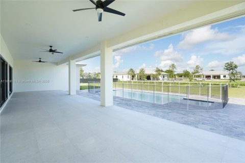 House in Homestead, Florida 5 bedrooms, 371.61 sq.m. № 1887610 - photo 28