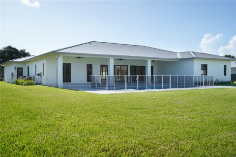 House in Homestead, Florida 5 bedrooms, 371.61 sq.m. № 1887610 - photo 24