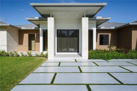 House in Homestead, Florida 5 bedrooms, 371.61 sq.m. № 1887610 - photo 18
