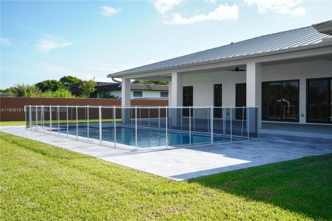 House in Homestead, Florida 5 bedrooms, 371.61 sq.m. № 1887610 - photo 21
