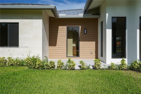 House in Homestead, Florida 5 bedrooms, 371.61 sq.m. № 1887610 - photo 12