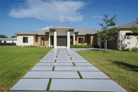 House in Homestead, Florida 5 bedrooms, 371.61 sq.m. № 1887610 - photo 4