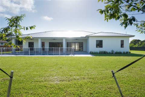 House in Homestead, Florida 5 bedrooms, 371.61 sq.m. № 1887610 - photo 22