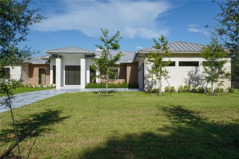 House in Homestead, Florida 5 bedrooms, 371.61 sq.m. № 1887610 - photo 6