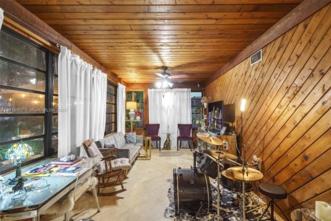 Villa ou maison à vendre à Miami, Floride: 4 chambres, 122.35 m2 № 1975166 - photo 11