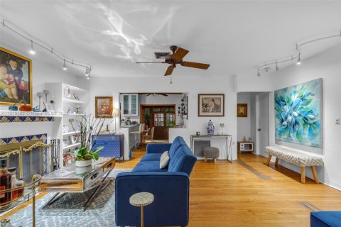 Villa ou maison à vendre à Miami, Floride: 4 chambres, 122.35 m2 № 1975166 - photo 1