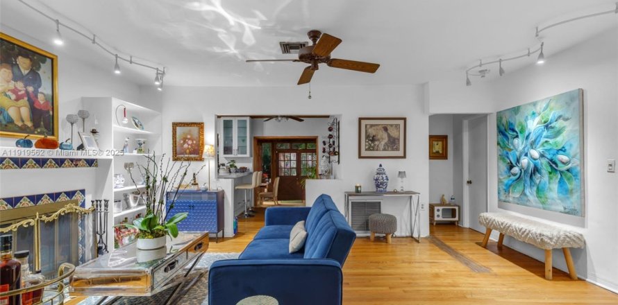 Villa ou maison à Miami, Floride 4 chambres, 122.35 m2 № 1975166