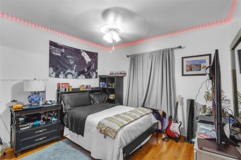 Villa ou maison à vendre à Miami, Floride: 4 chambres, 122.35 m2 № 1975166 - photo 16