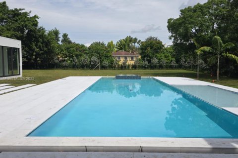 House in Pinecrest, Florida 7 bedrooms, 827.95 sq.m. № 1269195 - photo 23
