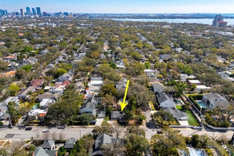 House in Tampa, Florida 2 bedrooms, 124.67 sq.m. № 2103718 - photo 11