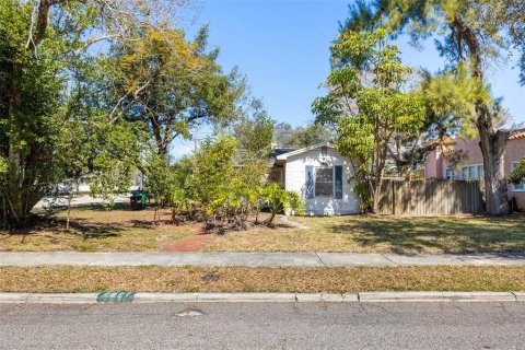 House in Tampa, Florida 2 bedrooms, 124.67 sq.m. № 2103718 - photo 9