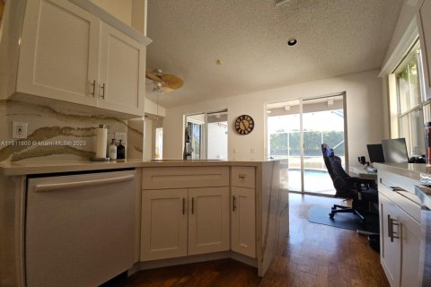 Villa ou maison à louer à Weston, Floride: 3 chambres, 137.31 m2 № 1967611 - photo 19