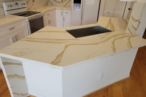 Villa ou maison à louer à Weston, Floride: 3 chambres, 137.31 m2 № 1967611 - photo 3