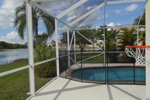 Villa ou maison à louer à Weston, Floride: 3 chambres, 137.31 m2 № 1967611 - photo 9