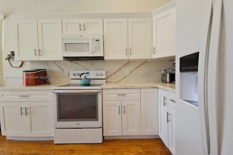 Villa ou maison à louer à Weston, Floride: 3 chambres, 137.31 m2 № 1967611 - photo 13