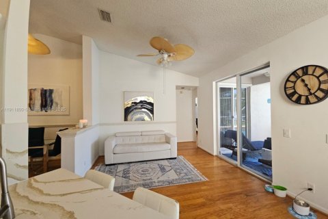 Villa ou maison à louer à Weston, Floride: 3 chambres, 137.31 m2 № 1967611 - photo 21