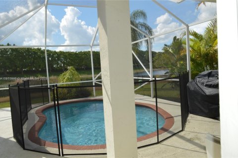 Villa ou maison à louer à Weston, Floride: 3 chambres, 137.31 m2 № 1967611 - photo 8