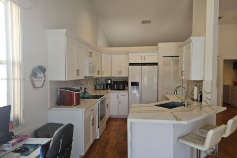 Villa ou maison à louer à Weston, Floride: 3 chambres, 137.31 m2 № 1967611 - photo 18