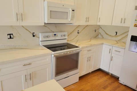 Villa ou maison à louer à Weston, Floride: 3 chambres, 137.31 m2 № 1967611 - photo 14