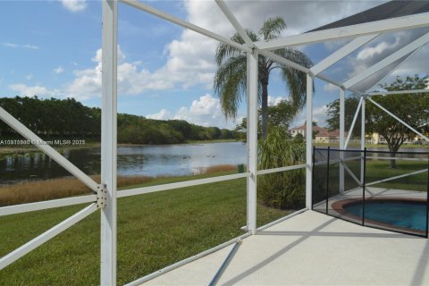 Villa ou maison à louer à Weston, Floride: 3 chambres, 137.31 m2 № 1967611 - photo 10