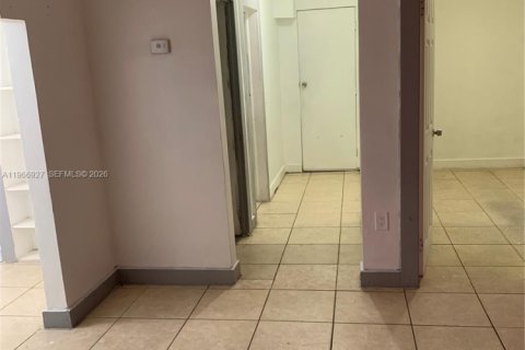 Casa en alquiler en Miami, Florida, 3 dormitorios, 97.73 m2 № 2028734 - foto 10