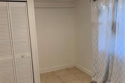 Casa en alquiler en Miami, Florida, 3 dormitorios, 97.73 m2 № 2028734 - foto 8