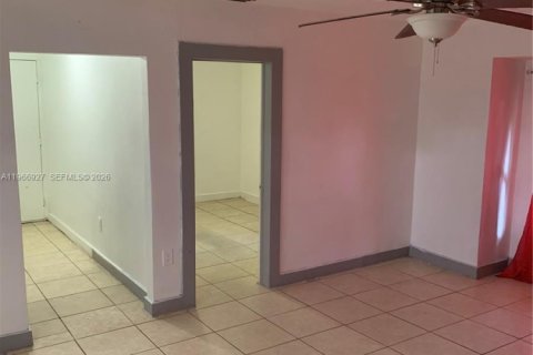 Casa en alquiler en Miami, Florida, 3 dormitorios, 97.73 m2 № 2028734 - foto 9