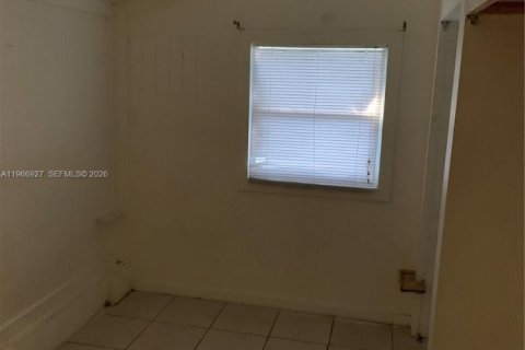 Casa en alquiler en Miami, Florida, 3 dormitorios, 97.73 m2 № 2028734 - foto 12