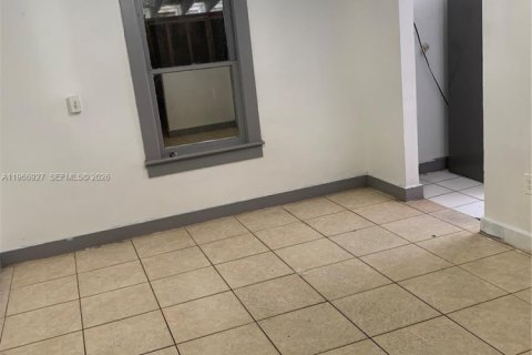 Casa en alquiler en Miami, Florida, 3 dormitorios, 97.73 m2 № 2028734 - foto 7