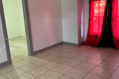 Casa en Miami, Florida 3 dormitorios, 97.73 m2 № 2028734