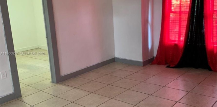 Casa en Miami, Florida 3 dormitorios, 97.73 m2 № 2028734