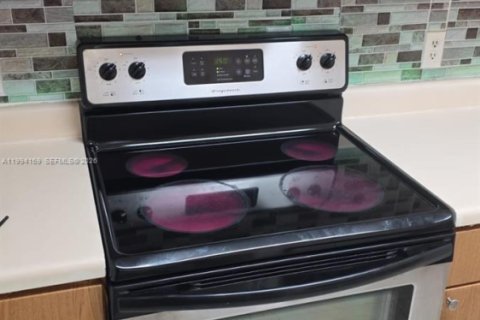 Снять в аренду кондоминиум в Помпано-Бич, Флорида 1 спальня, 55.74м2, № 2065393 - фото 7