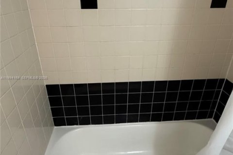 Снять в аренду кондоминиум в Помпано-Бич, Флорида 1 спальня, 55.74м2, № 2065393 - фото 16