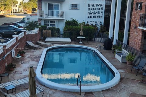 Condominio en Fort Lauderdale, Florida, 1 dormitorio  № 1993251
