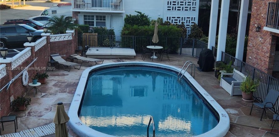 Condominio en Fort Lauderdale, Florida, 1 dormitorio  № 1993251