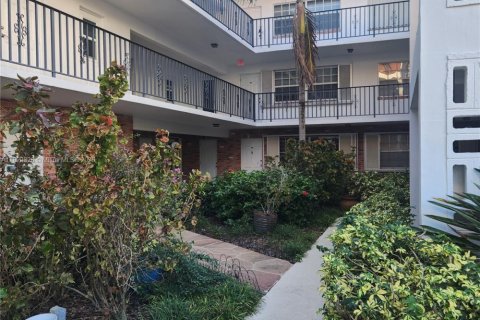 Condominio en alquiler en Fort Lauderdale, Florida, 1 dormitorio, 73.58 m2 № 1993251 - foto 4