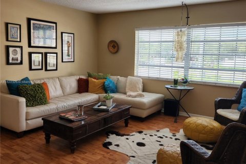 Condominio en alquiler en Fort Lauderdale, Florida, 1 dormitorio, 73.58 m2 № 1993251 - foto 6