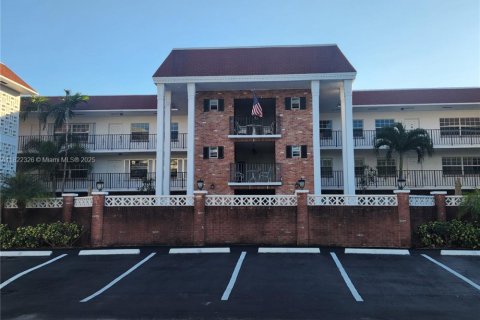 Condominio en alquiler en Fort Lauderdale, Florida, 1 dormitorio, 73.58 m2 № 1993251 - foto 2